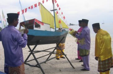 Tradisi Muang Jong RITUS MENJAGA KESEIMBANGAN ALAM (1)