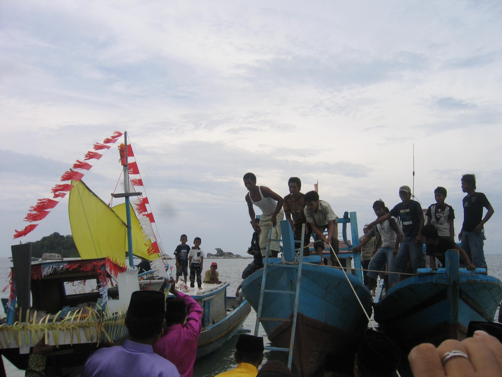 Tradisi Muang Jong RITUS MENJAGA KESEIMBANGAN ALAM (2)