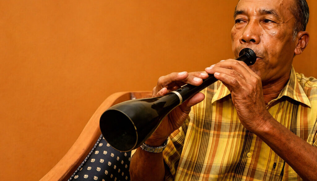 ISMAIL SARONG Tsunami dan ‘Mukjizat’ “Seurune Kale”