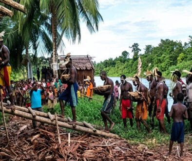 Pesta Ulat Sagu Suku Asmat